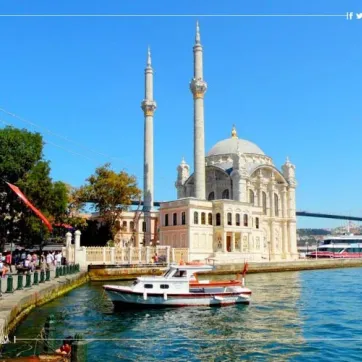 İstanbul’daki Ortaköy Camii: Boğaz kıyısında bir şaheser