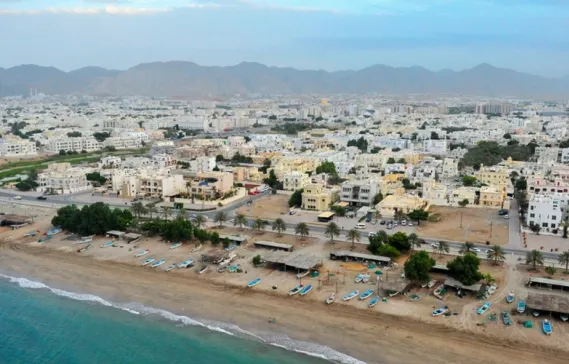 الاستثمار والمعيشة في حي العذيبة بمسقط