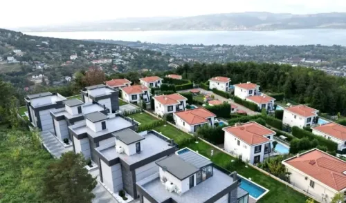 Complexes résidentiels familiaux à Sakarya : la confidentialité au cœur de la nature turque