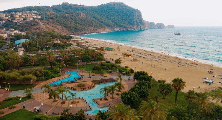 Qu'est-ce qui distingue la ville d'Antalya ?