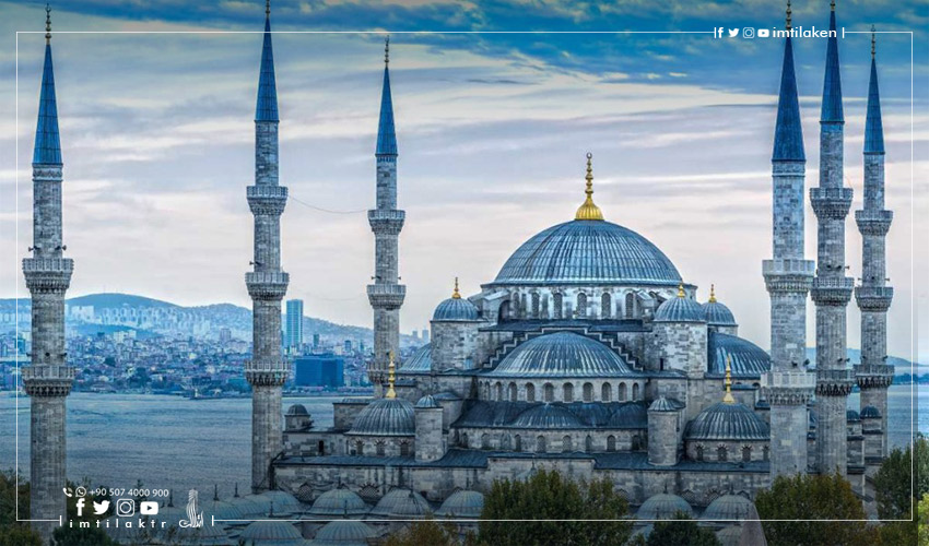 Les travaux de restauration se poursuivent dans la mosquée du sultan Ahmet à Istanbul Turquie : les travaux de restauration se poursuivent dans la mosquée du sultan Ahmet à Istanbul