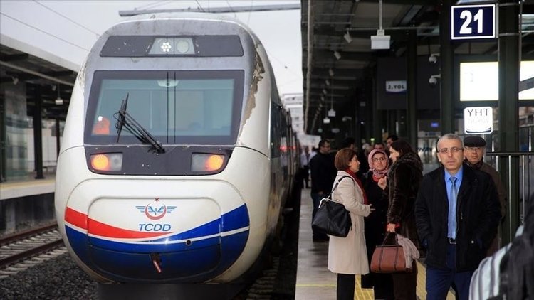 nouvelle ligne de train de banlieue Gebze - Halkali à Istanbul