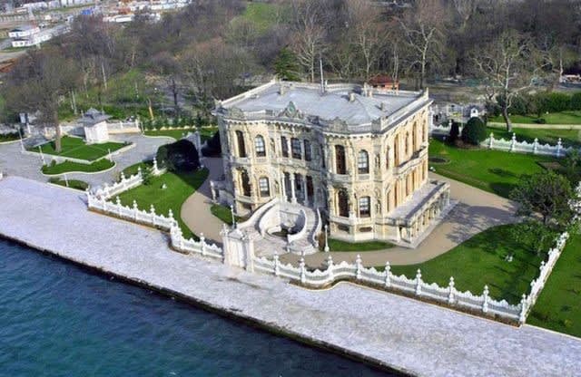 Istanbul palaces