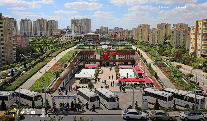 BasakPazar Istanbul - оживленный крытый рынок