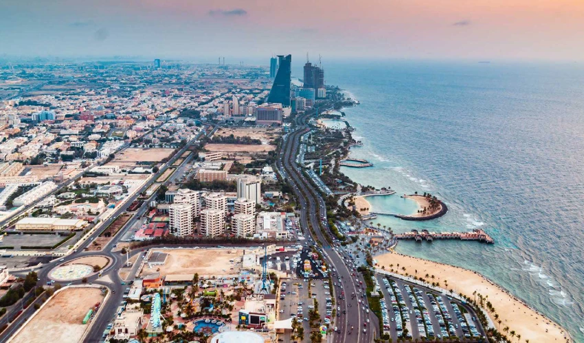 Comprehensive Guide to Living in Jeddah: Pros, Cons, and Costs