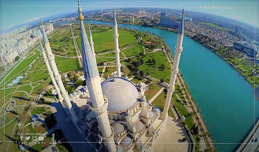 Que savez-vous de la mosquée centrale Sabanci à Adana?