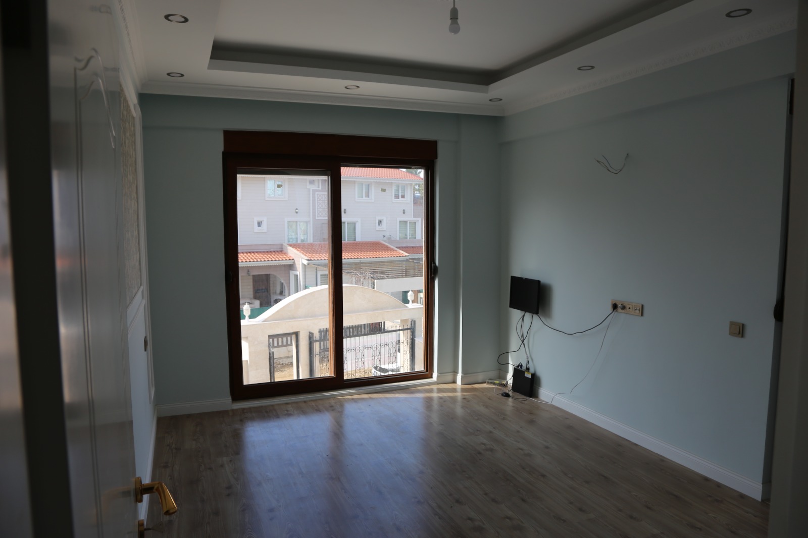 For Resale available Villa 3 + 1 Antalya Seri̇k
