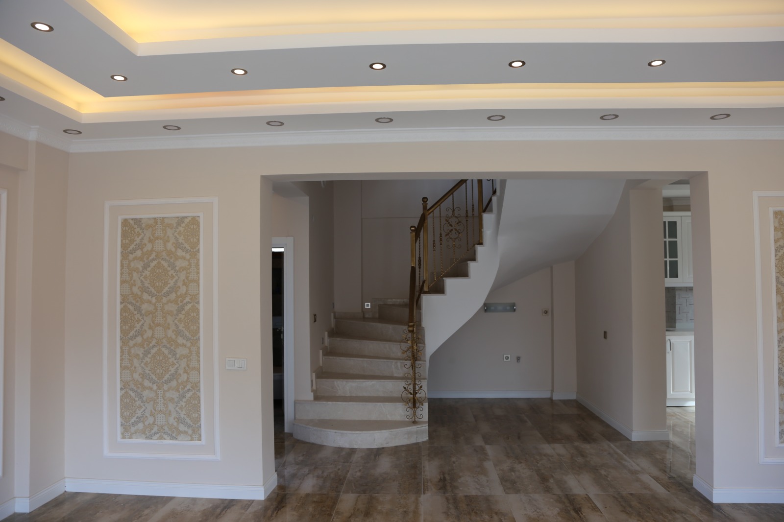For Resale available Villa 3 + 1 Antalya Seri̇k