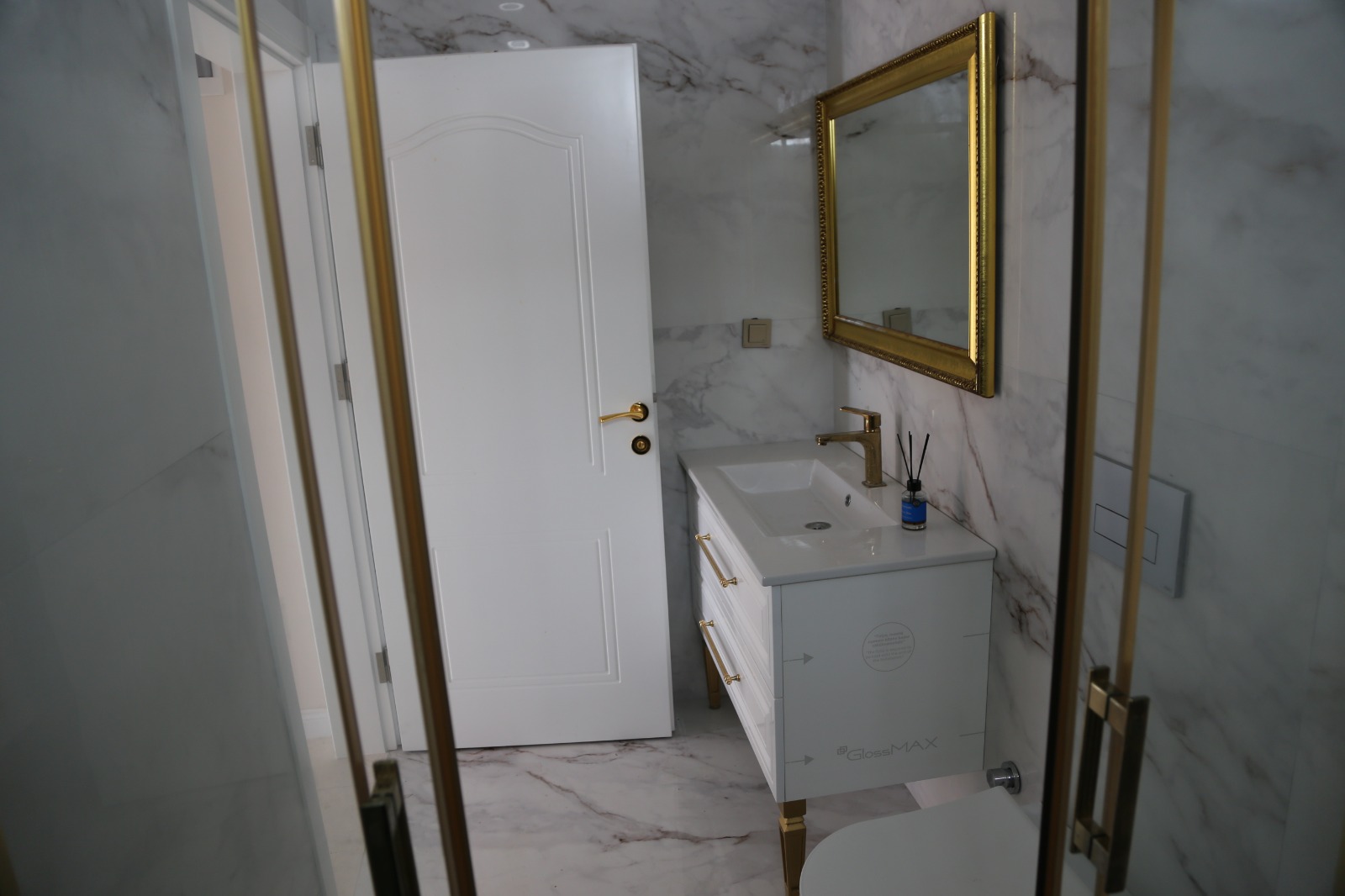 For Resale available Villa 3 + 1 Antalya Seri̇k