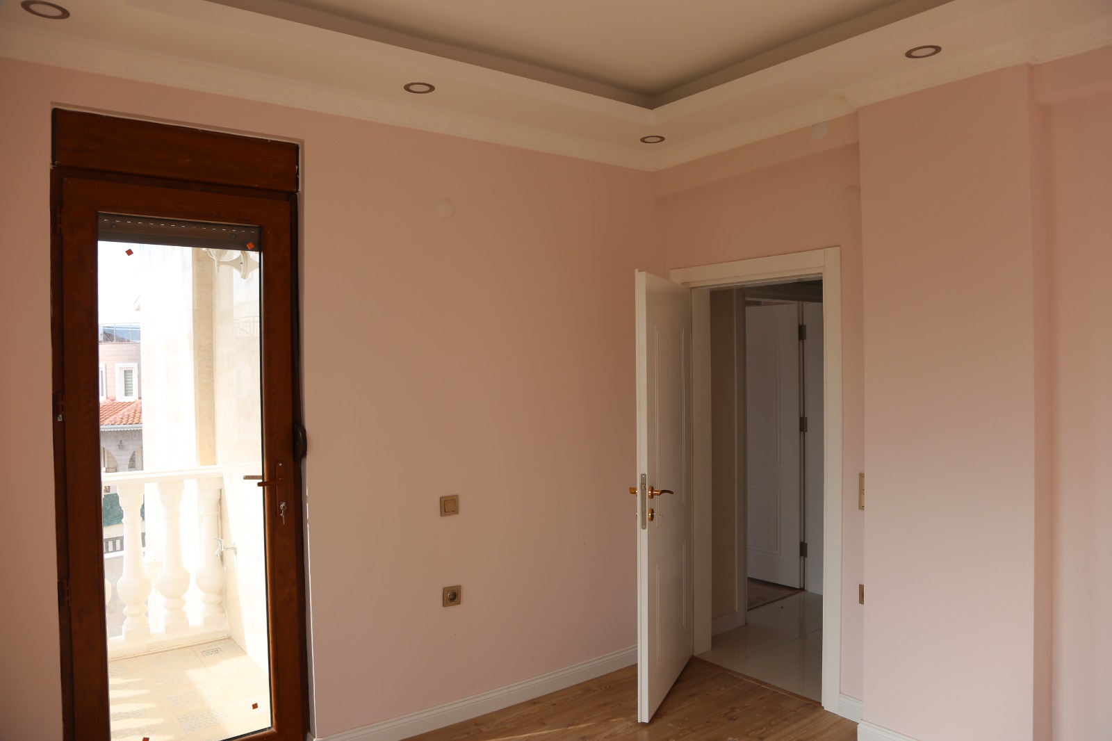 For Resale available Villa 3 + 1 Antalya Seri̇k