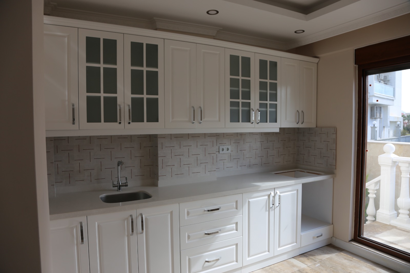 For Resale available Villa 3 + 1 Antalya Seri̇k