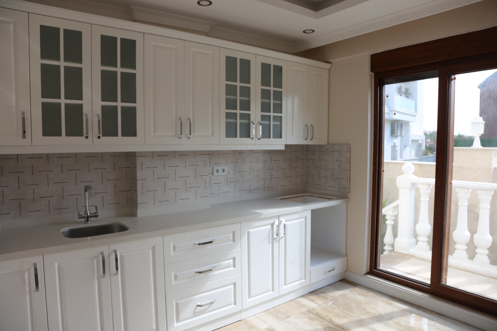 For Resale available Villa 3 + 1 Antalya Seri̇k