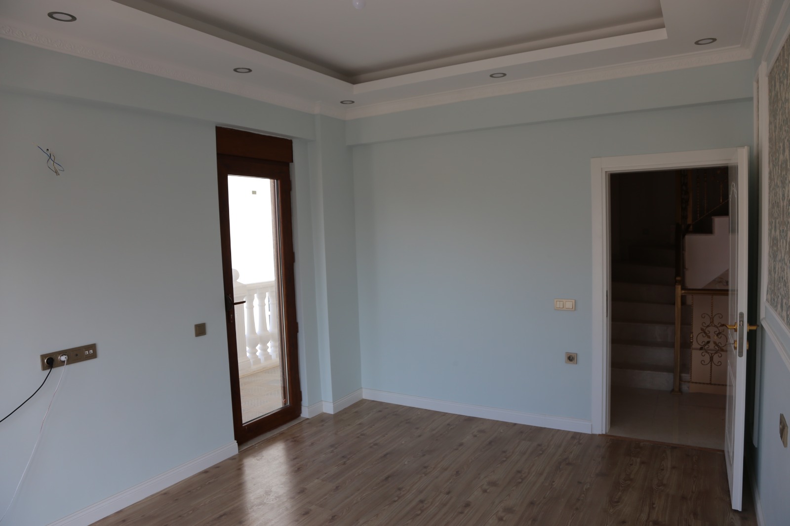 For Resale available Villa 3 + 1 Antalya Seri̇k