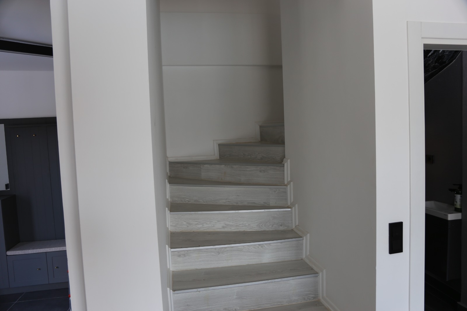 Satılık Villa 3 + 1 Antalya Seri̇k