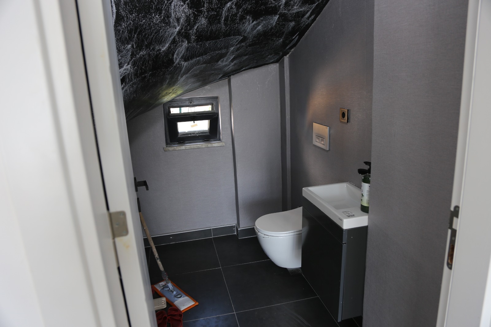 Satılık Villa 3 + 1 Antalya Seri̇k