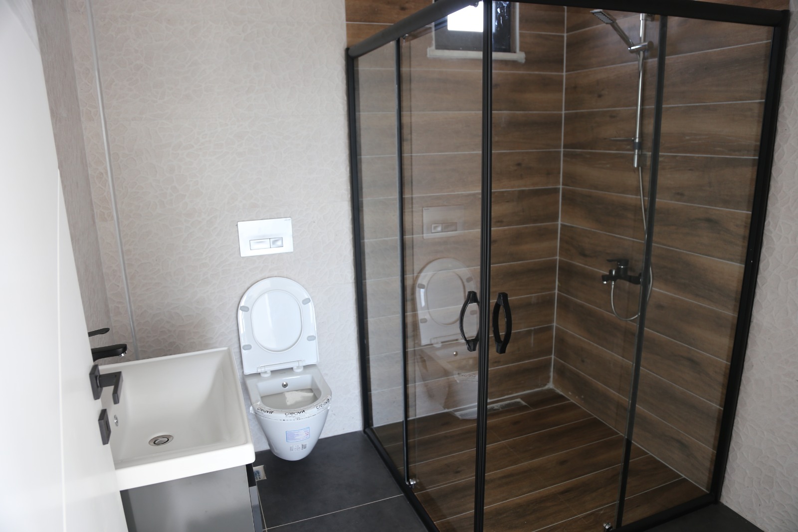 Satılık Villa 3 + 1 Antalya Seri̇k