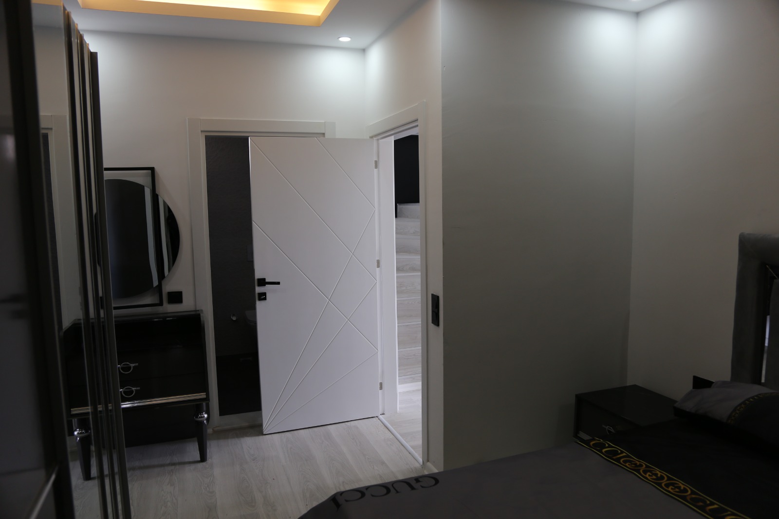 Satılık Villa 3 + 1 Antalya Seri̇k