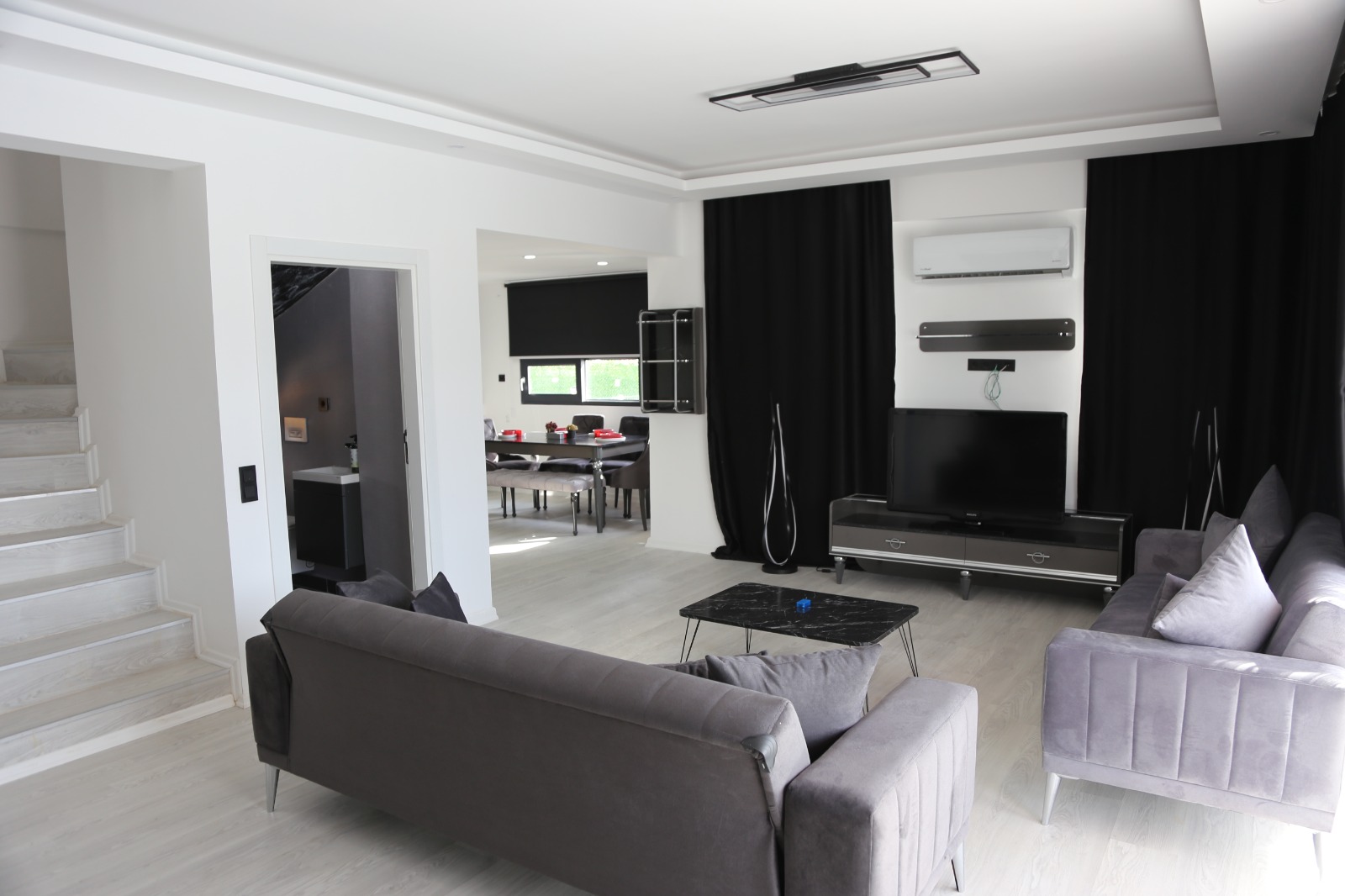 Satılık Villa 3 + 1 Antalya Seri̇k