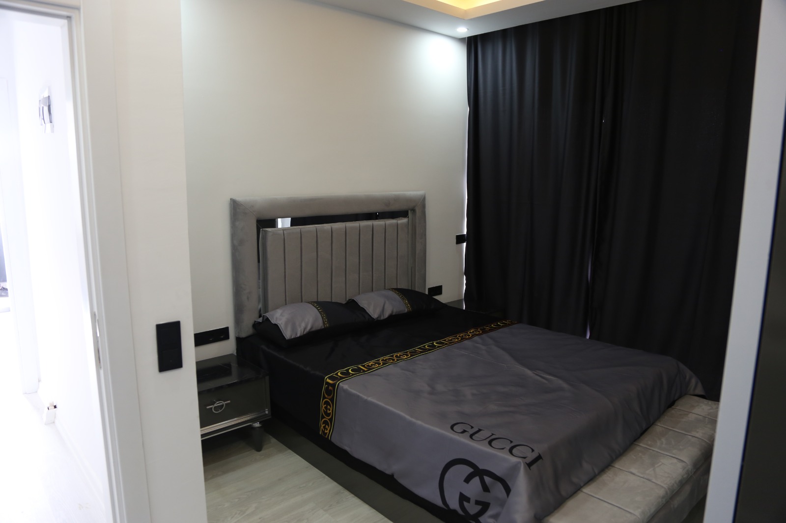 Satılık Villa 3 + 1 Antalya Seri̇k