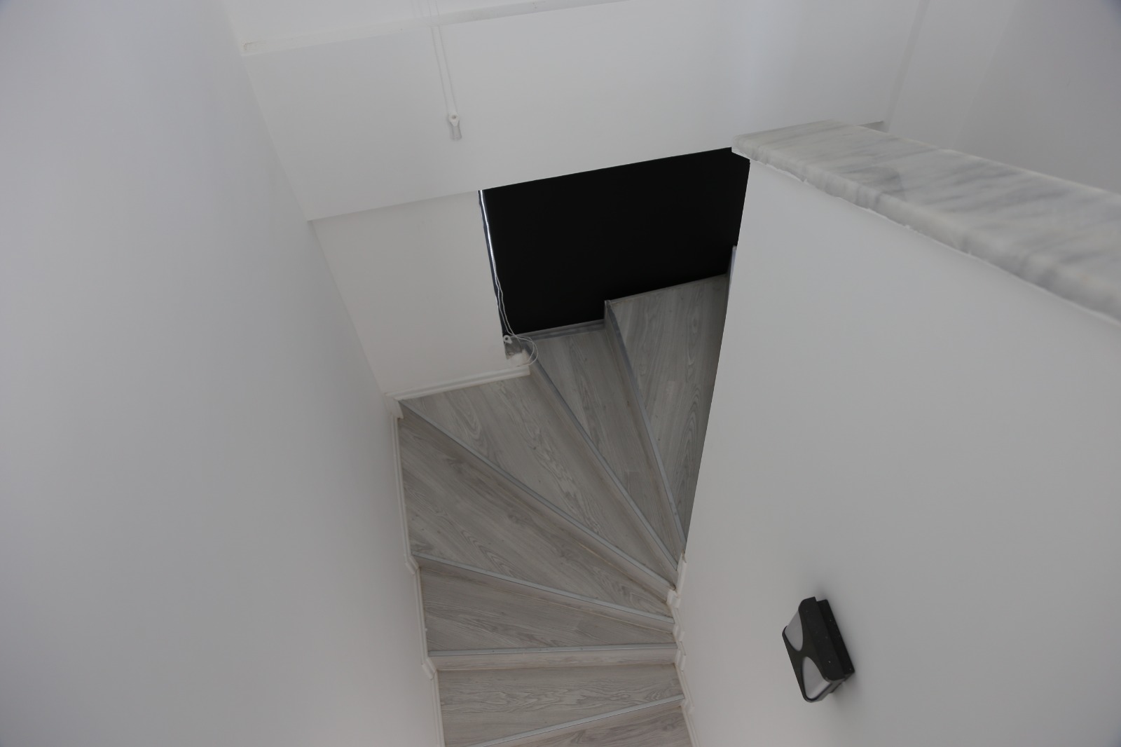 Satılık Villa 3 + 1 Antalya Seri̇k