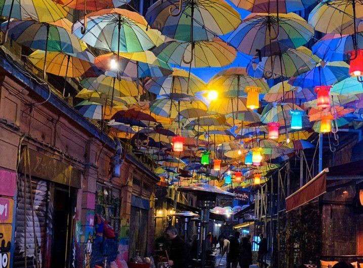 Rue des parapluies à Kadikoy