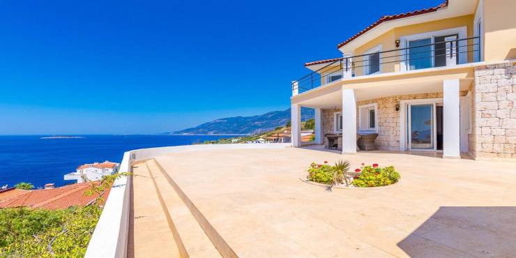 Villas by the sea in Antalya